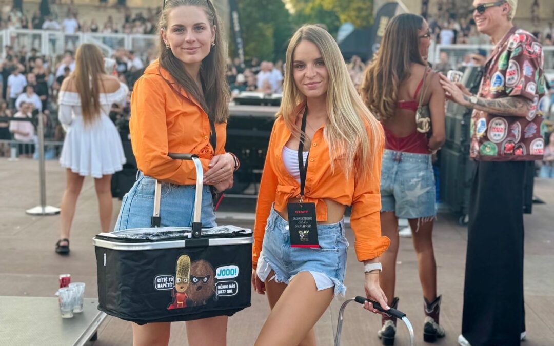 Kokos a Burák nemůžou být všude osobně.